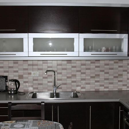 Cheerful 3-Bedroom Private Villa in Borsh! Buitenkant foto