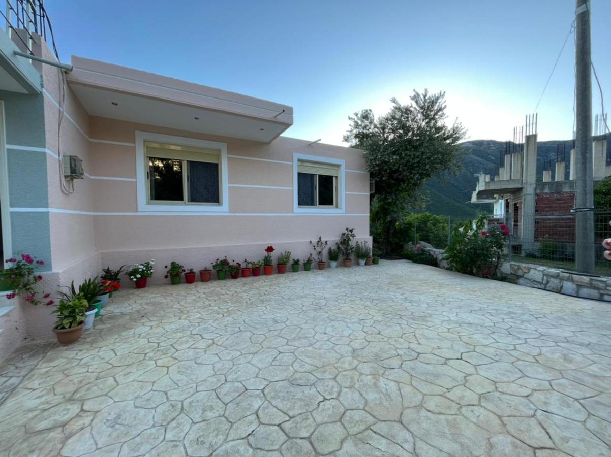 Cheerful 3-Bedroom Private Villa in Borsh! Buitenkant foto