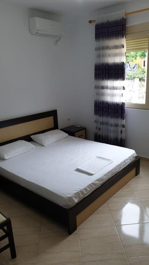 Cheerful 3-Bedroom Private Villa in Borsh! Buitenkant foto