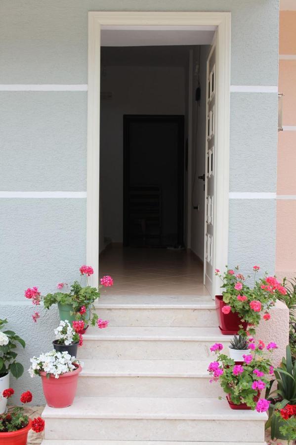 Cheerful 3-Bedroom Private Villa in Borsh! Buitenkant foto
