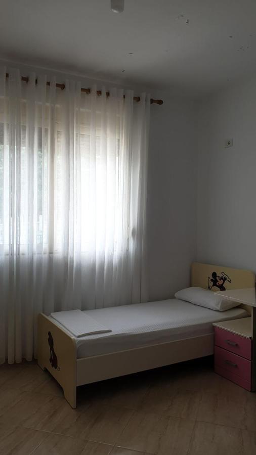 Cheerful 3-Bedroom Private Villa in Borsh! Buitenkant foto