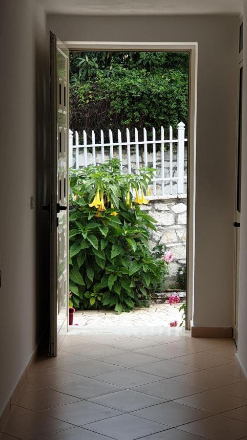 Cheerful 3-Bedroom Private Villa in Borsh! Buitenkant foto