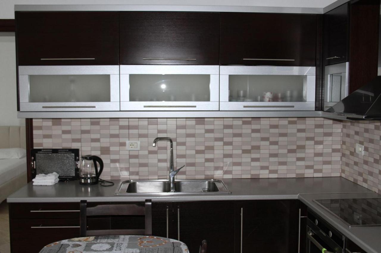Cheerful 3-Bedroom Private Villa in Borsh! Buitenkant foto